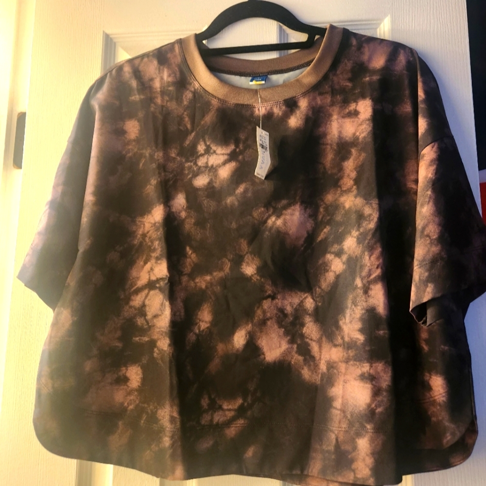 Cropped quick dry top NWT